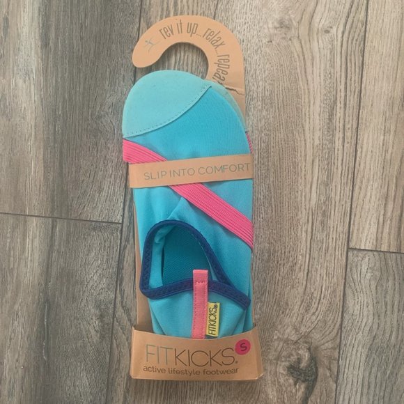 NWT FITKICKS BLUE/PINK ACTIVE LIFESTYLE FOOTWEAR SMALL (5.5 - 6.5) - Picture 1 of 4
